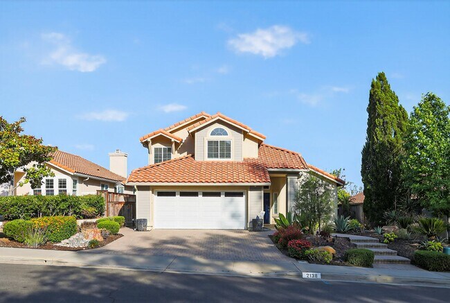 Building Photo - Exceptional Escondido Living — 4 Bed | 3 B...
