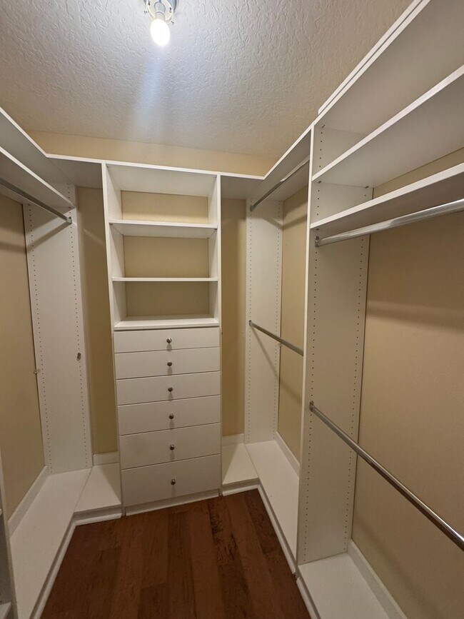 Building Photo - 5364 Penway Dr