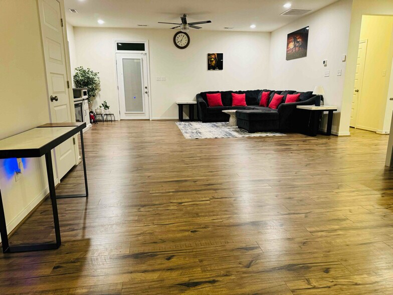 Building Photo - 4002 Carrie Ml Xing