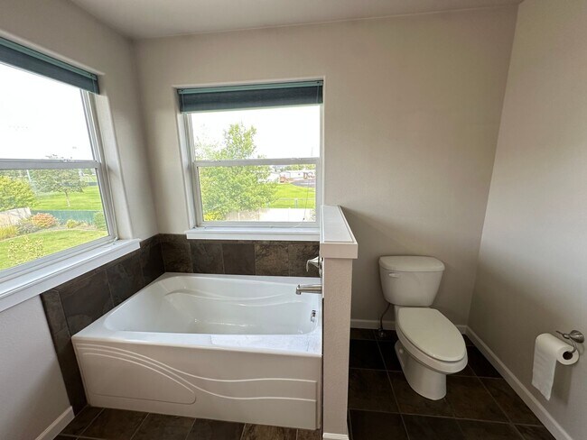Building Photo - Cda Place Home
