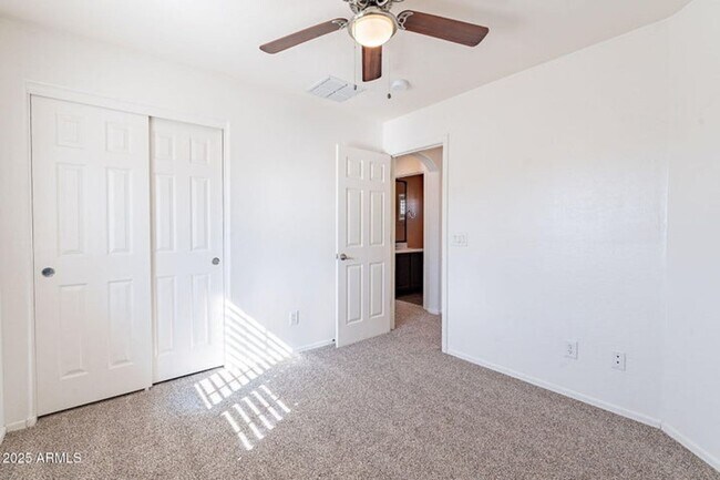 Building Photo - Lifestyle and convenience all in one!