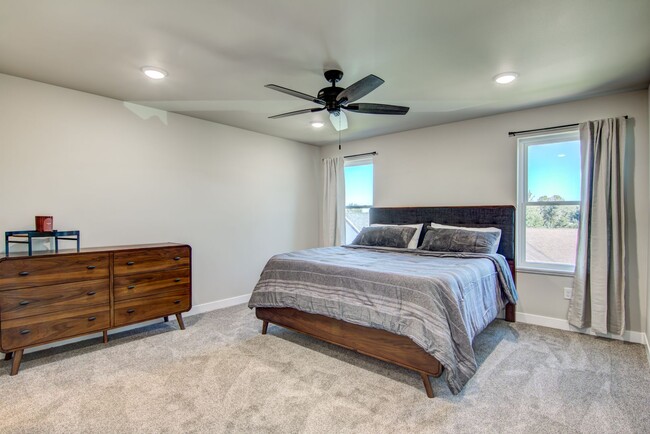 Building Photo - Brand New Luxury Townhomes: 3BR, 2.5Bath Altoona WI