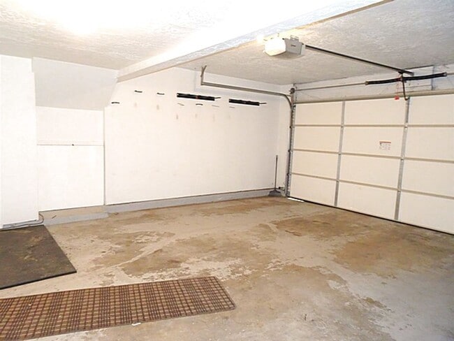 Building Photo - Great location on Cul-de-Sac