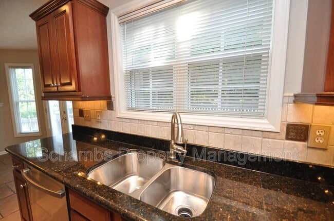 Building Photo - 2307 Fordcrest Dr