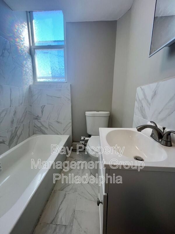 Building Photo - 2419 S 62nd St