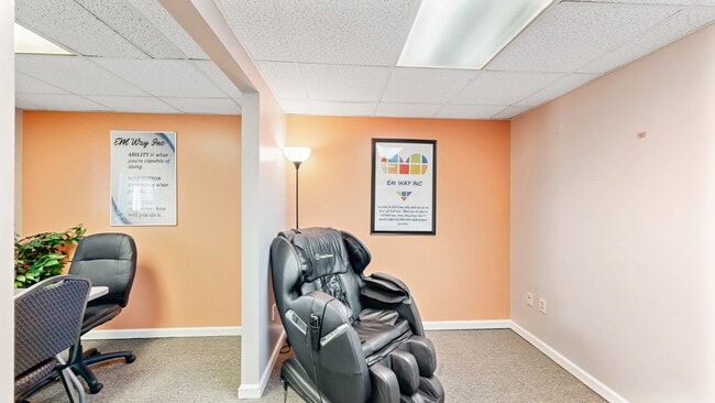 Building Photo - 383 W North St