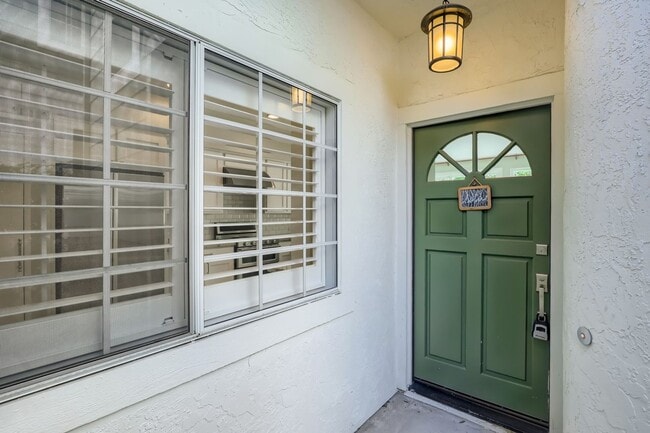 Building Photo - Beautifully Remodeled Townhome in the Cambria Community – Del Mar Heights