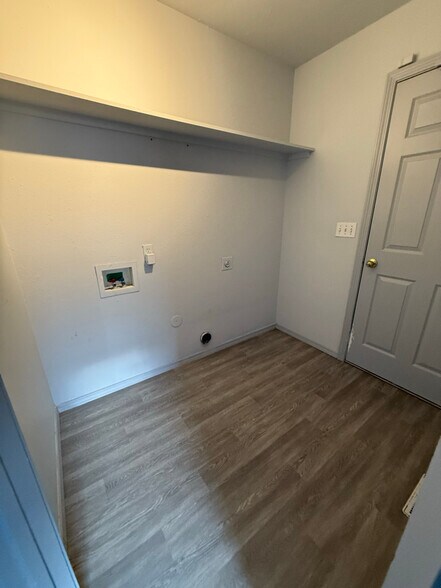 Building Photo - 607 Meadowbrook Dr