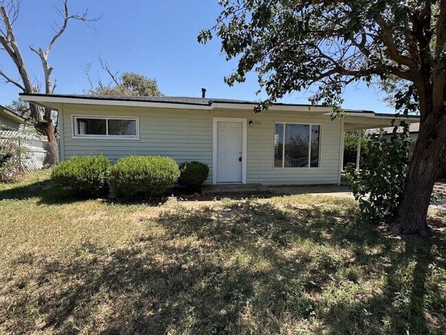 Building Photo - 904 E Stanford St