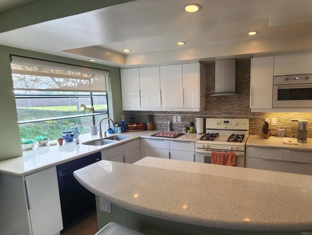 Building Photo - 4531 Chateau Dr