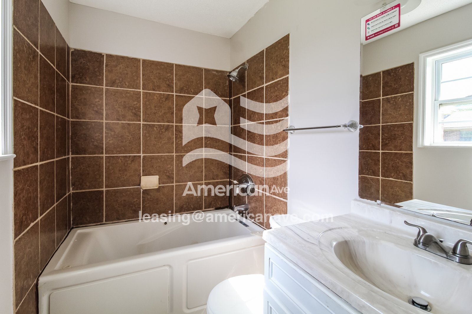 Building Photo - 425 Petunia Ave