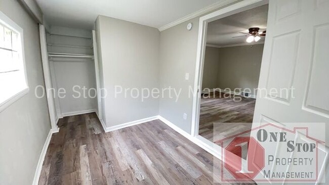 Building Photo - Beautiful 4 Bedroom 1.5 Bathroom in Kansas...