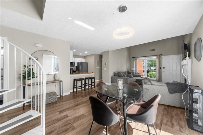 Building Photo - 820 Camelon Ct