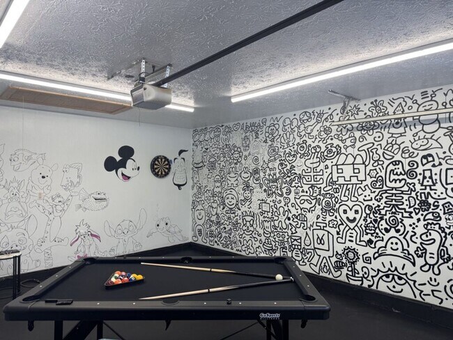 Building Photo - Freshly Renovated Home With Man Cave In Trenton OH