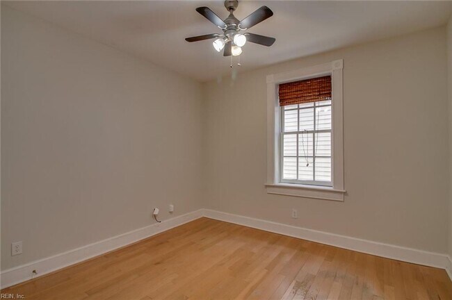 Building Photo - Ghent