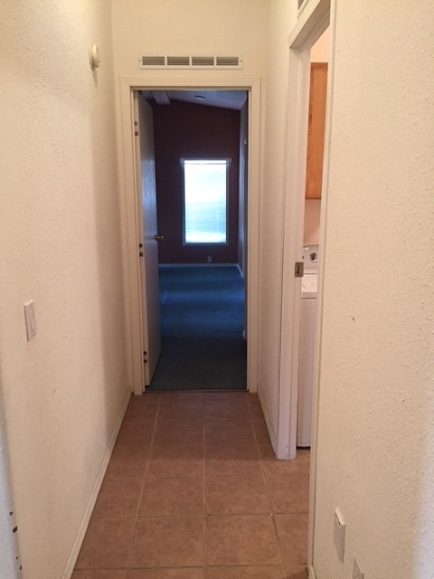 Building Photo - Beautiful 3 bedroom Overlooking River