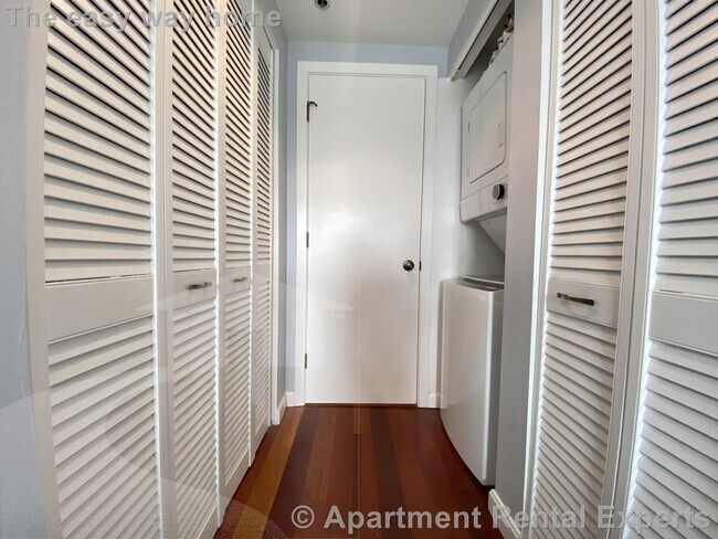 Building Photo - 931 Massachusetts Ave