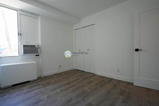 Building Photo - 846 Massachusetts Ave