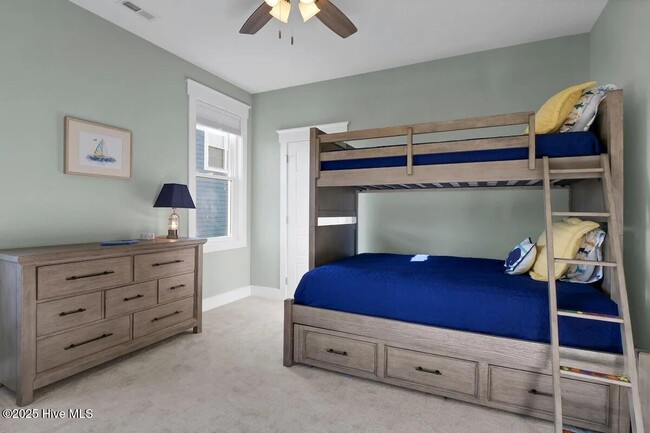 Building Photo - 3547 Island Dr