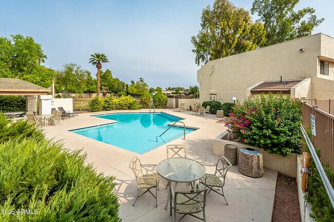 Building Photo - 11026 N 28th Dr