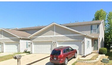 Building Photo - Spacious & Stylish 4-Bed, 4-Bath Townhome ...