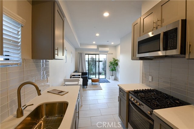 Building Photo - 15826 S Vermont Ave