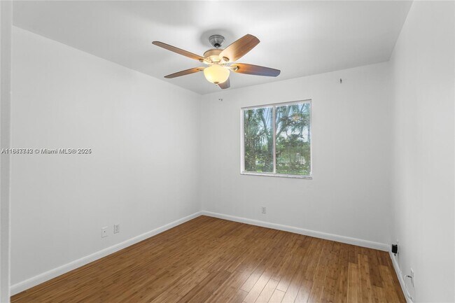 Building Photo - 1162 SW 44th Ave