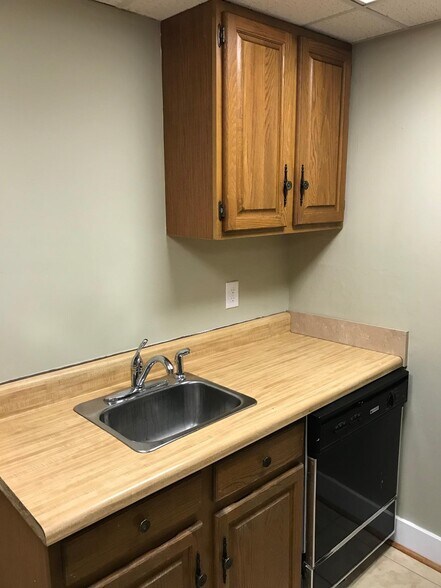 Kitchen - 1725 King Woods Dr, APT A