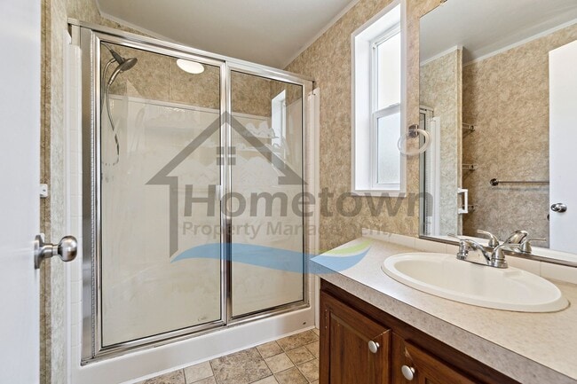 Building Photo - 5563 E Grove Ave