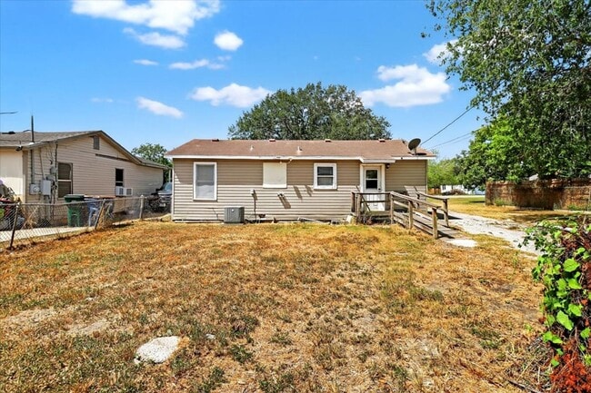 Building Photo - 11230 Blades- 3bed/1bath $1,195/month