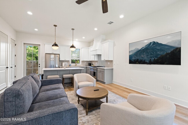 Building Photo - 105 Steiner Oaks