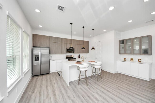 Building Photo - 3604 Runnels St