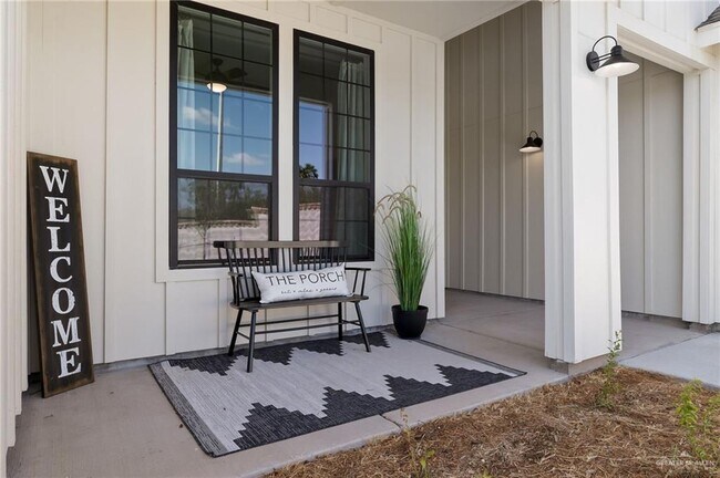 Building Photo - 33 E Silos Ave