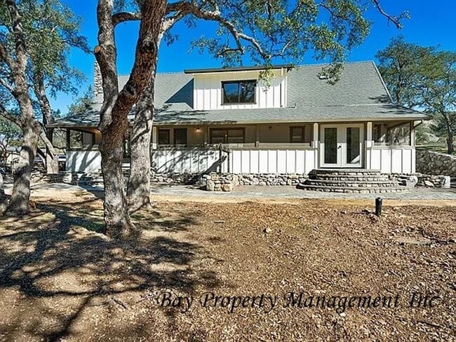 Building Photo - Breathtaking Views from this horse propert...