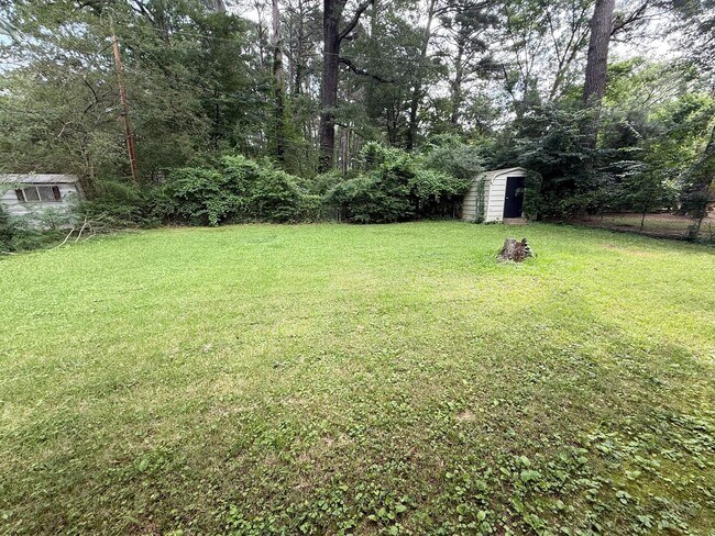 Building Photo - 9115 Oak Grove Ln