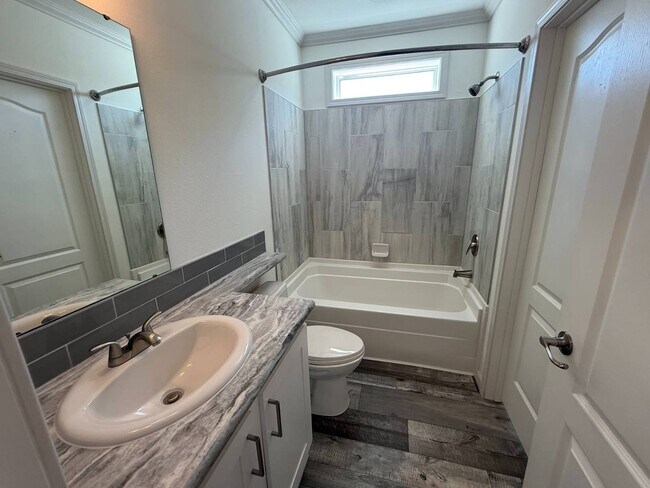 Building Photo - 112 Paradise Dr