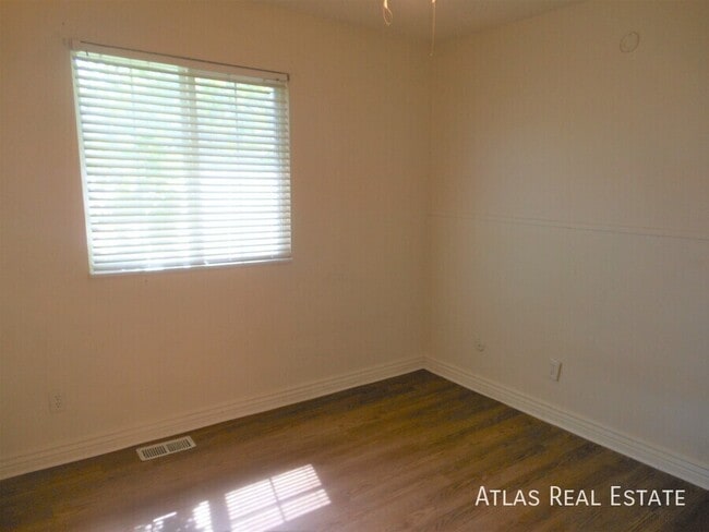 Building Photo - 5560 Yuba Way