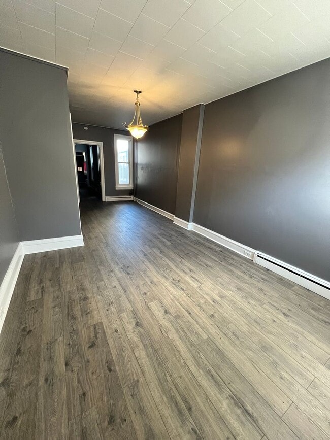 Building Photo - Fully Renovated 3 Bedroom 1 Bath Home Available