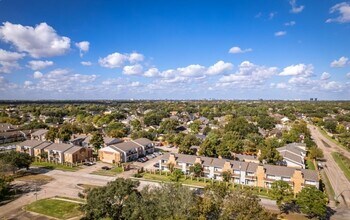 Building Photo - Aven East