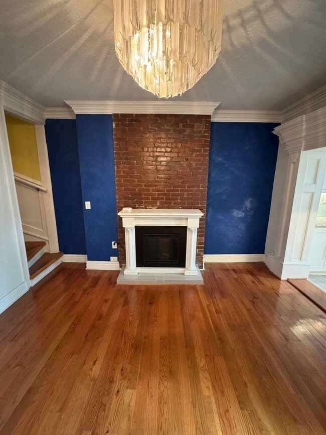 Building Photo - Charming 2 Bedroom 2 Bathroom House in Lawrenceville!