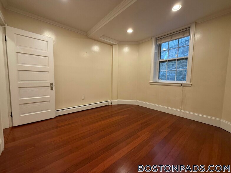 Building Photo - 1253 Beacon St