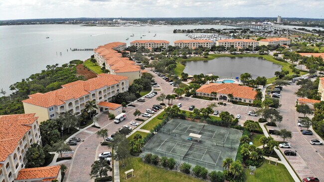 Building Photo - 17 Harbour Isle Dr W