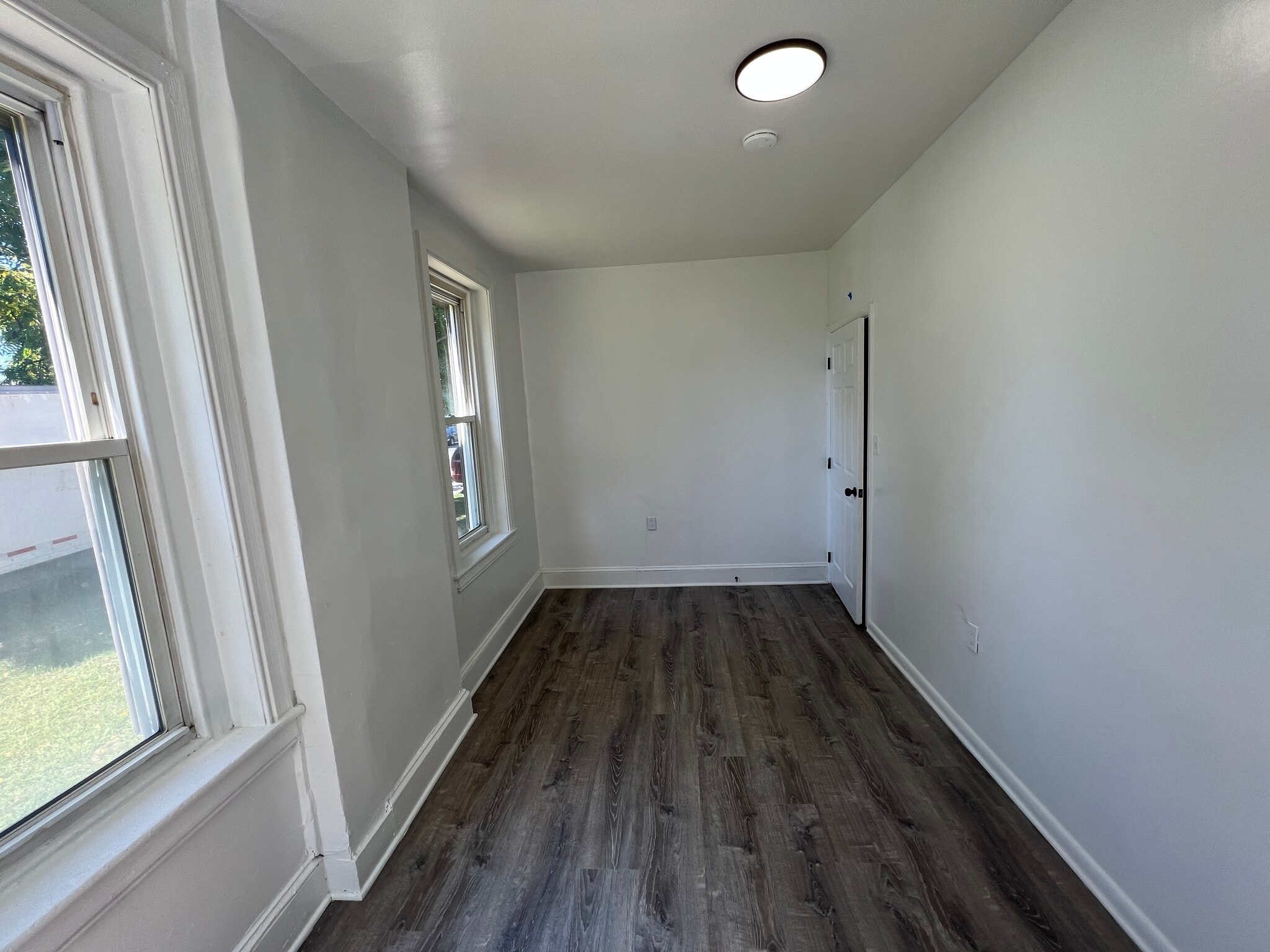 Building Photo - 2921 W 6th St