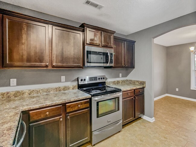 Building Photo - Available August 6th!!! Recently Updated 3...
