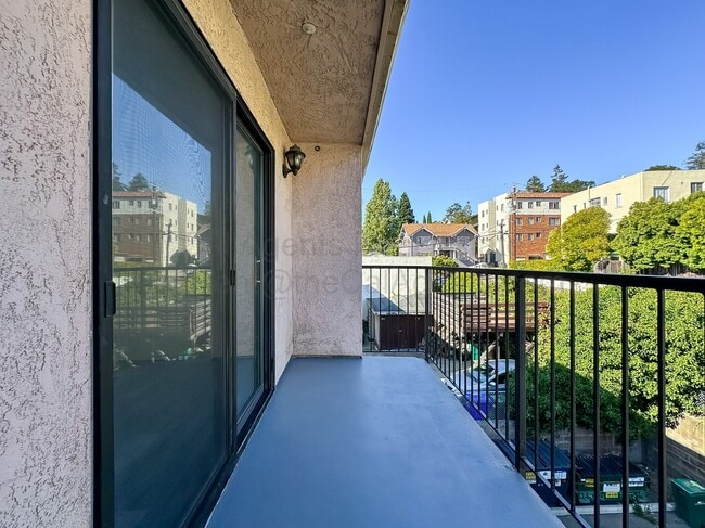 Building Photo - 3648 Grand Ave