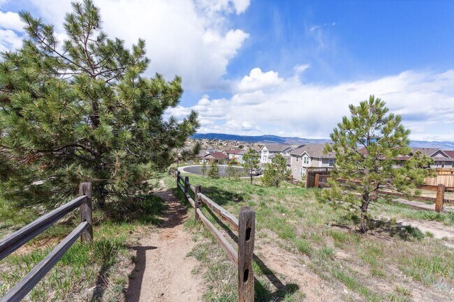 Building Photo - 3 Bedroom, 3 Bth Townhome with 2 Car Garage