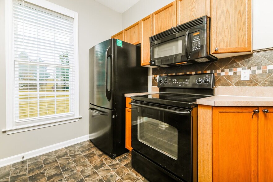 Building Photo - 141 Hutson Ln