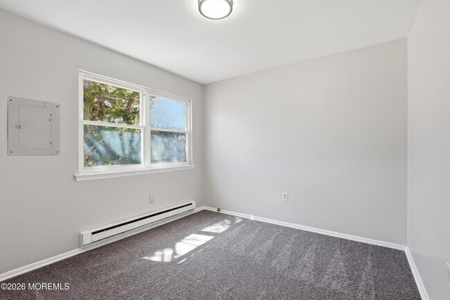 Building Photo - 201 6th St