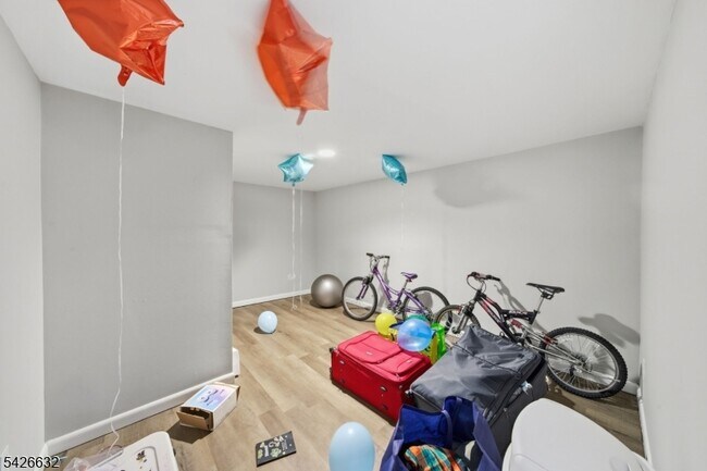 Building Photo - 131 Califon Rd