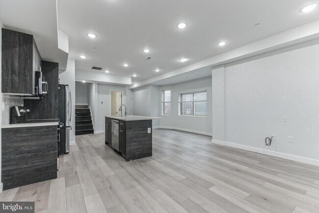 Building Photo - 2301 N 6th St